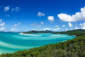 australia east coast packages travel agency raw backpackers whitsundays sailing