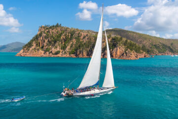 british defender whitsundays sailing tour rtw backpackers airlie beach australia