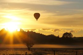 byron bay ballooning hot air balloon ride scenic flight sunrise backpacker tour