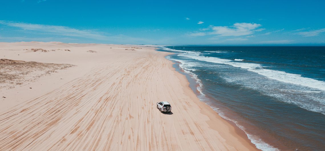 best fraser island tours tag along 4x4 australia east coast backpacker camping tour