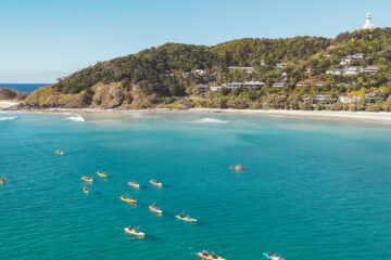 kayaking byron bay australia backpacker day tour