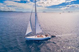 mandrake whitsundays sailing adventure airlie beach australia whitehaven beach backpacker racing yacht