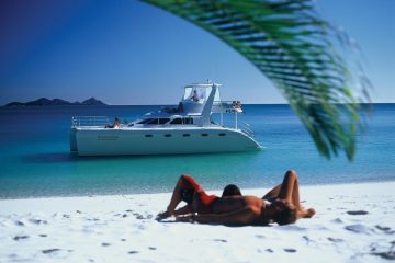 powerplay whitsundays sailing adventure catamaran airlie beach australia