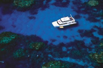 open water dive course live aboard great barrier reef cairns australia