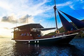 scuba dive liveaboard komodo national park labuan bajo indonesia blue marlin dive ikan biru