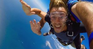 skydive whitehaven beach whitsundays airlie beach austrlaia backpacker skydive australia