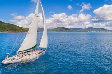 spank me whitsundays sailing adventure airlie beach australia whitehaven beach backpacker racing yacht