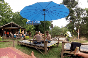 backpacker tubing vang vieng laos